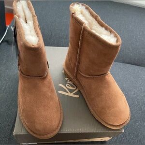 NWT Kemi Girls UGGS style Brown Winter Faux Fur Lined Boots - Size 4 (big girl)